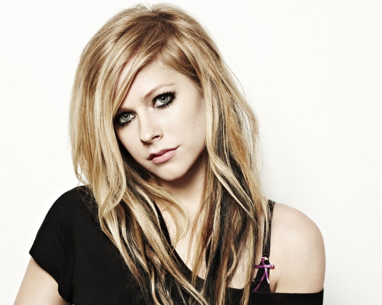 photo Avril-Lavigne-avril-lavigne-22661431-1280-1024.jpg